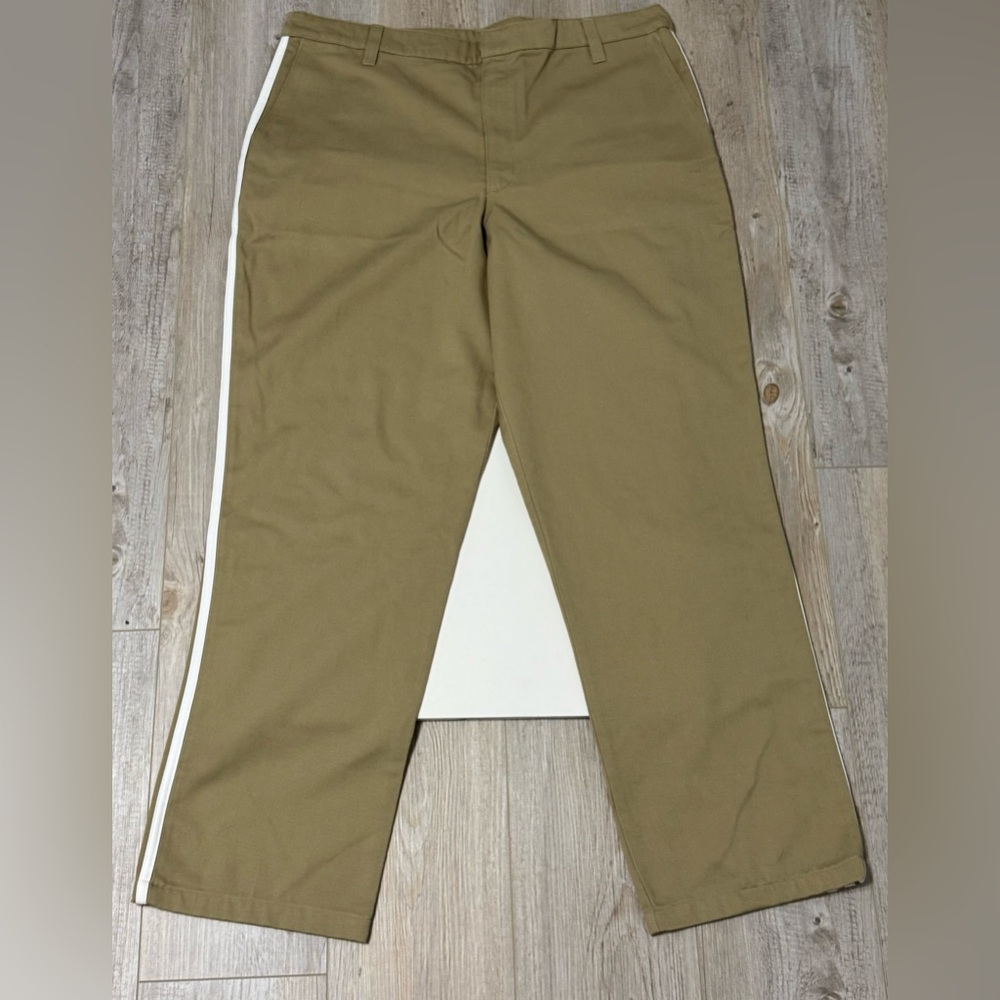 Adidas chinos